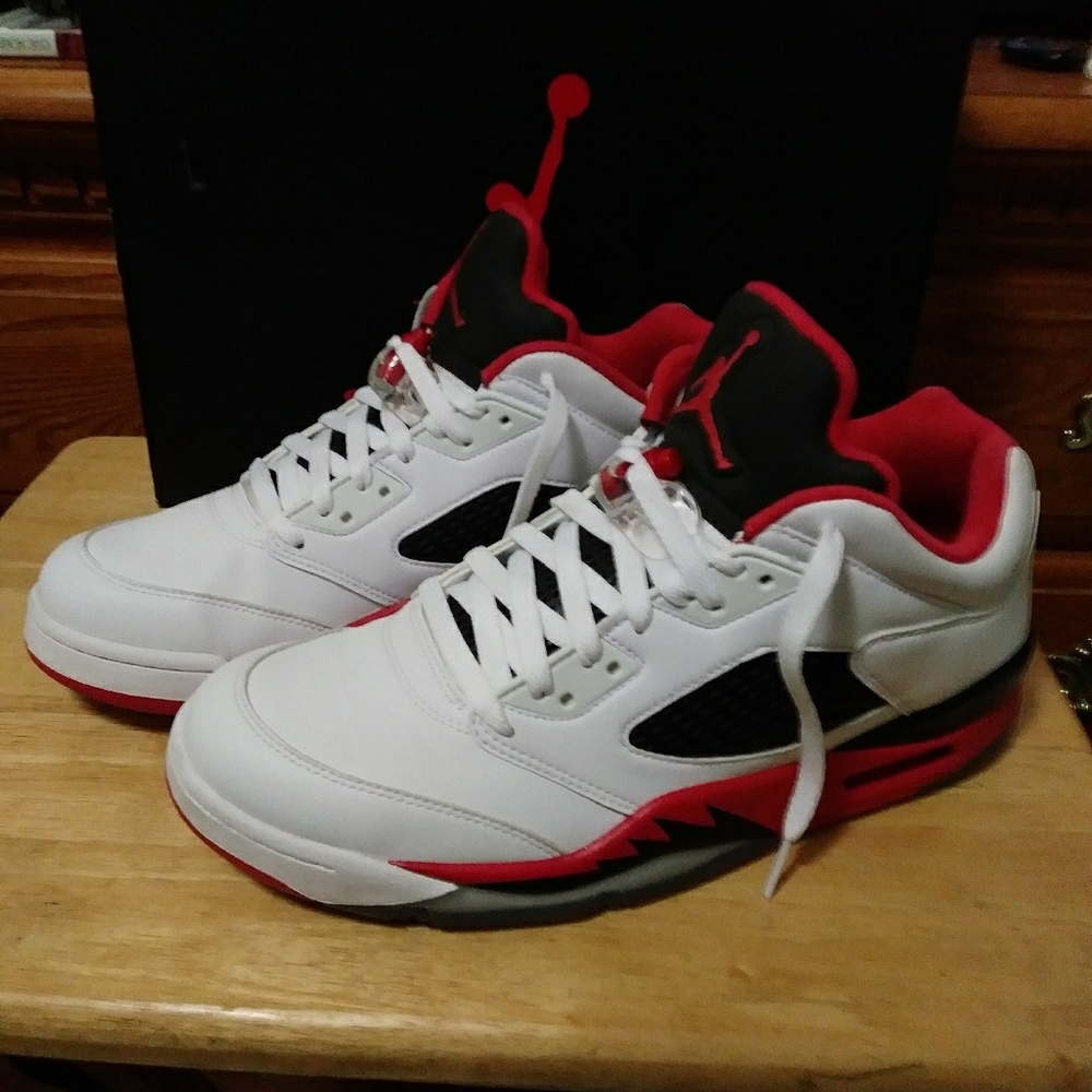 Jordan 5 low fire red/white size 11